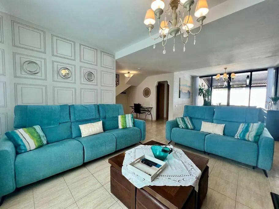 Beautiful 3-Bedroom House In Sonnenland San Bartolome de Tirajana  Villa