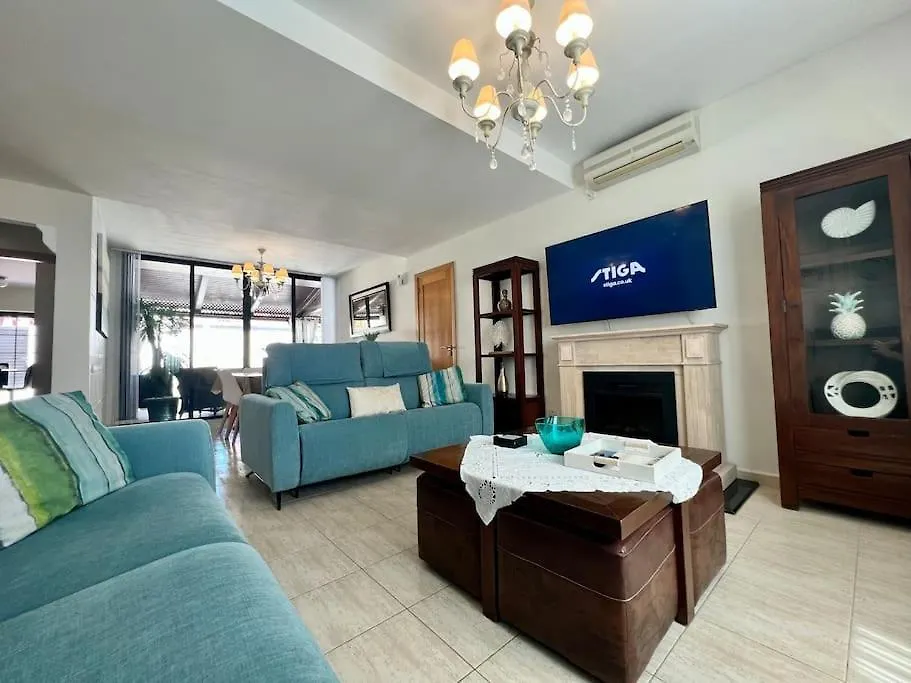 Beautiful 3-Bedroom House In Sonnenland San Bartolome de Tirajana  Villa San Bartolome de Tirajana (Gran Canaria)