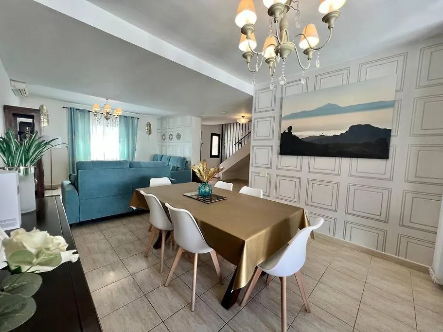 Beautiful 3-Bedroom House In Sonnenland San Bartolome de Tirajana  Villa