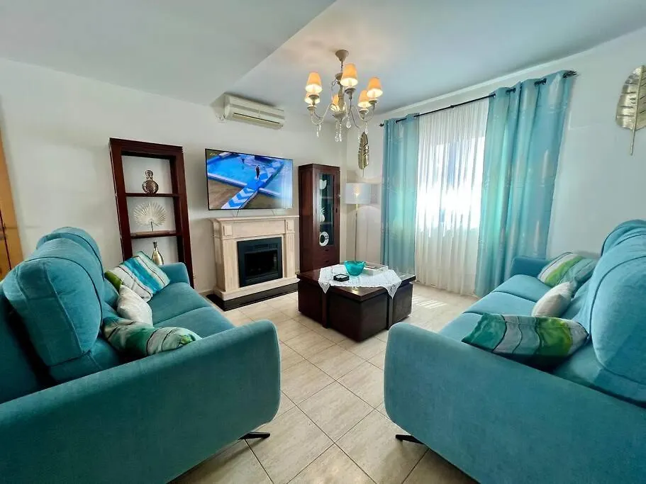 Beautiful 3-Bedroom House In Sonnenland San Bartolome de Tirajana  Villa