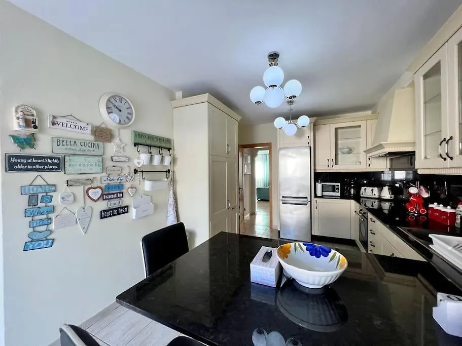 Beautiful 3-Bedroom House In Sonnenland San Bartolomé Španělsko
